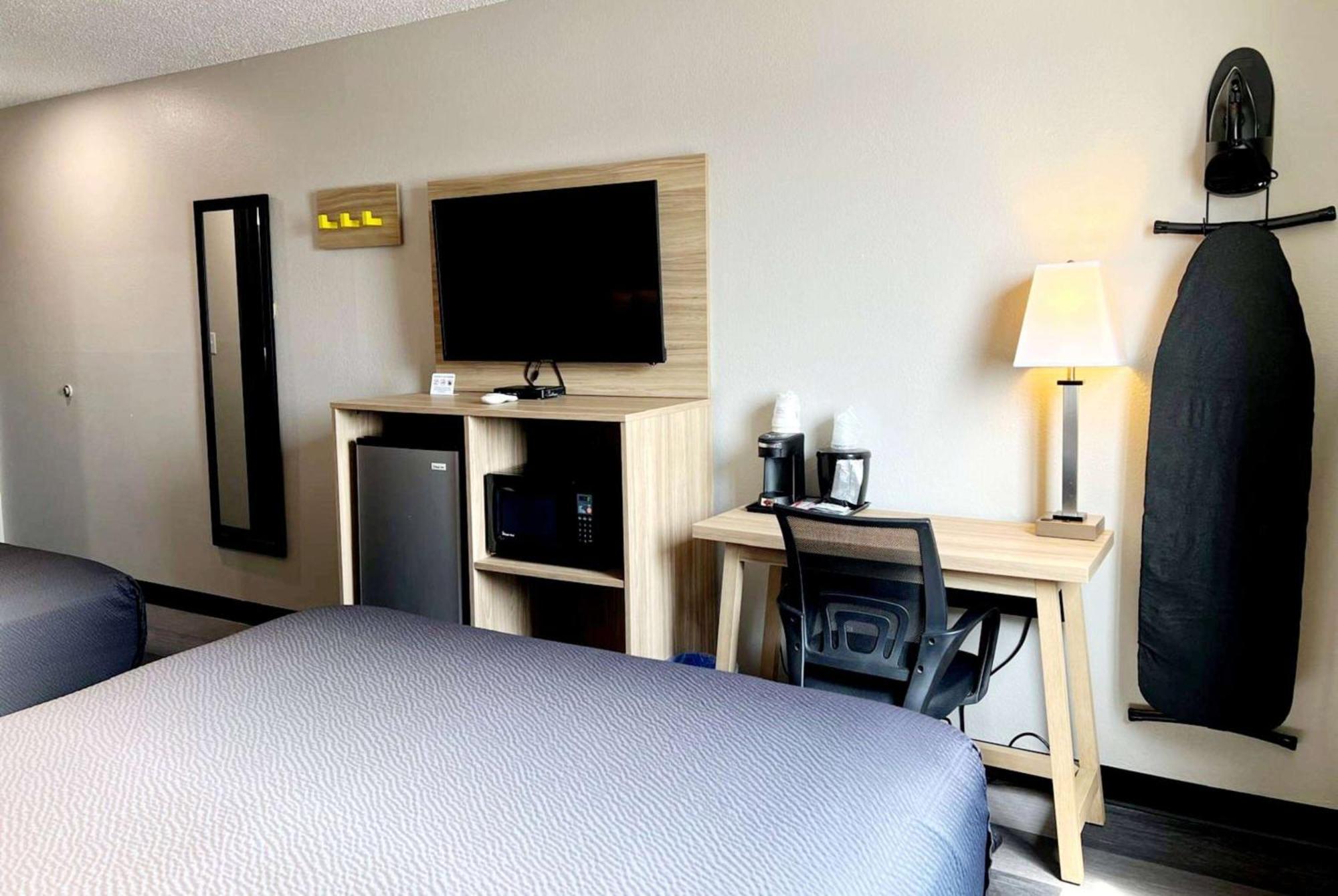 Super 8 By Wyndham Cedar Rapids Hotel Ngoại thất bức ảnh