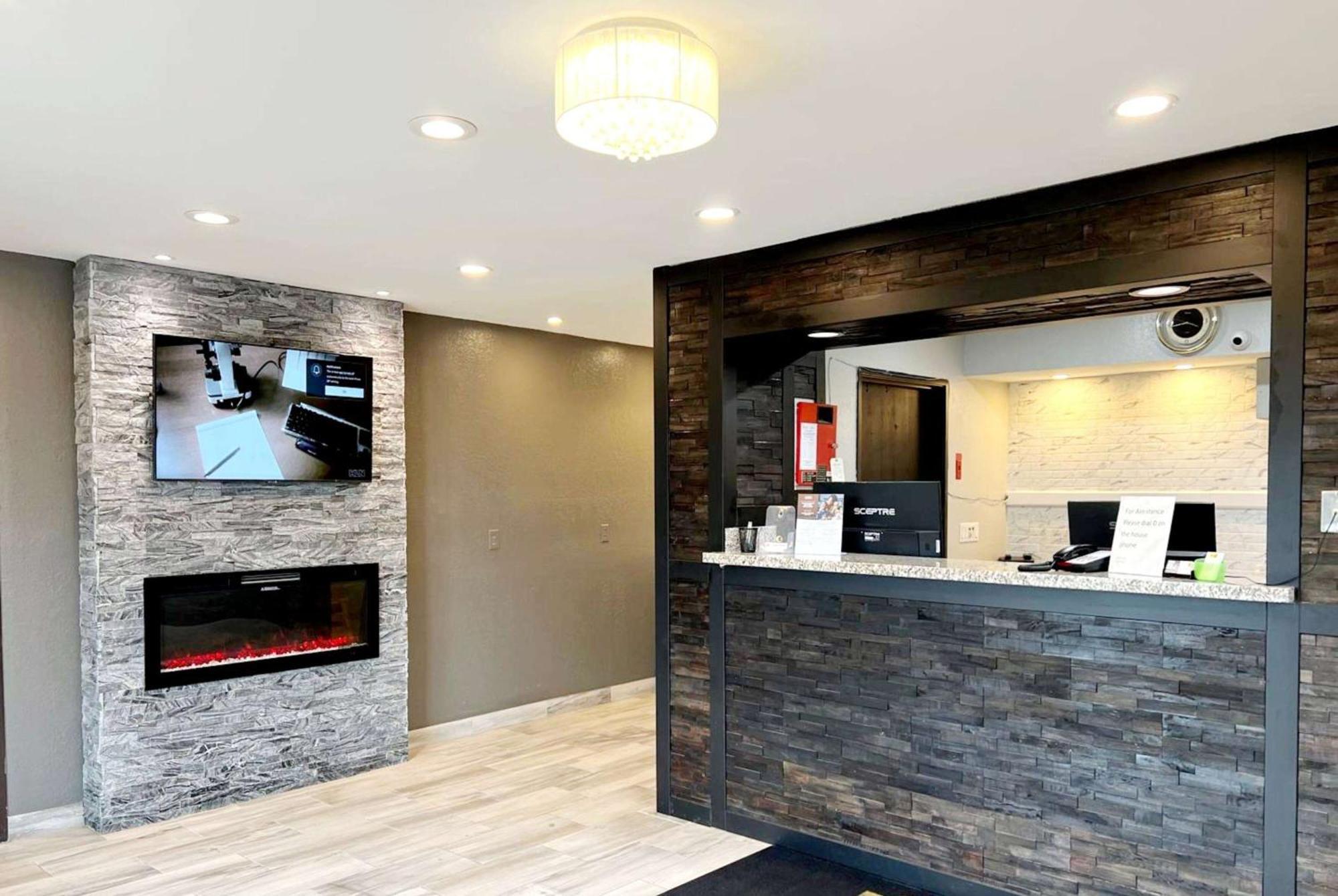 Super 8 By Wyndham Cedar Rapids Hotel Ngoại thất bức ảnh