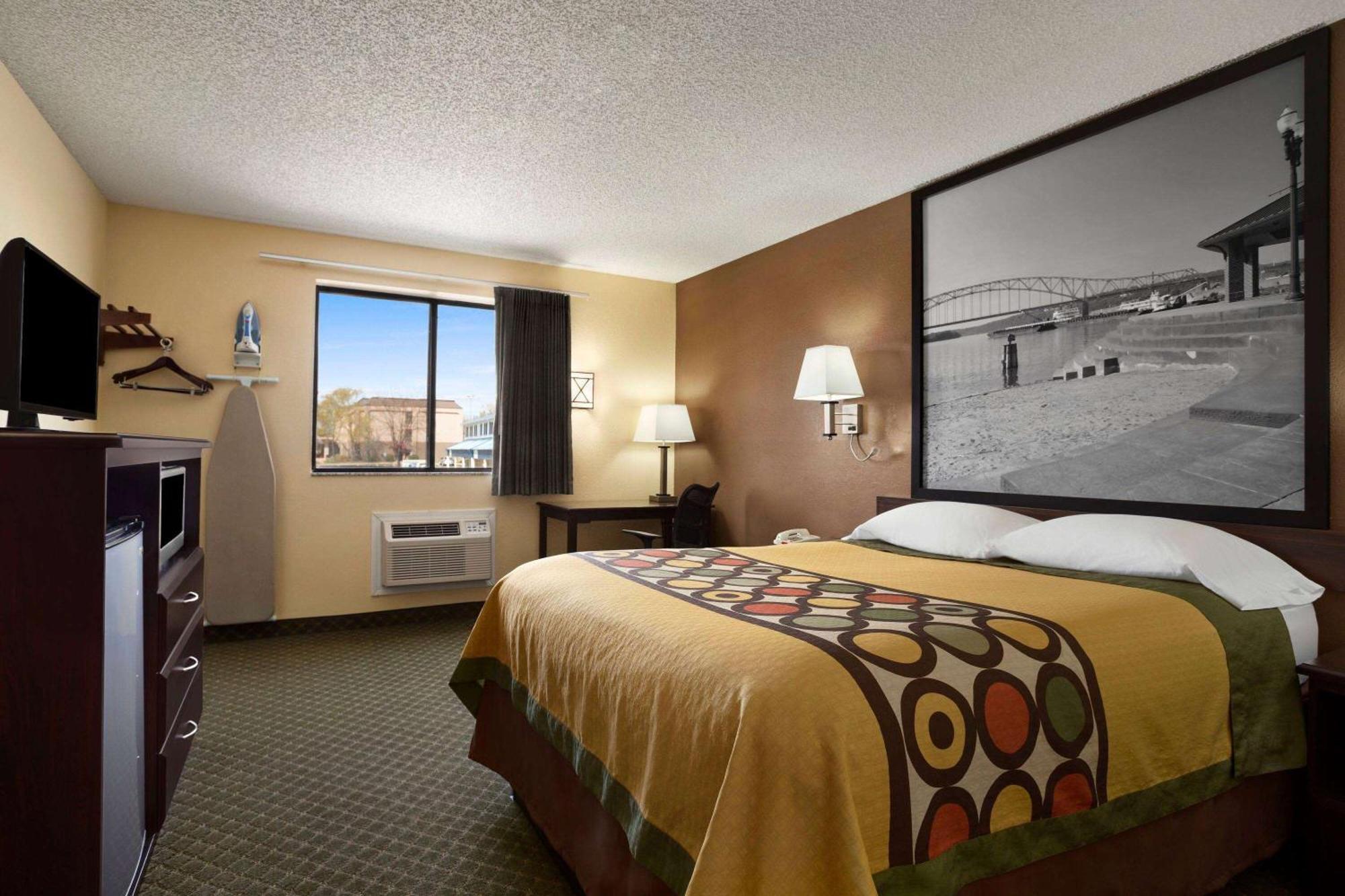 Super 8 By Wyndham Cedar Rapids Hotel Ngoại thất bức ảnh