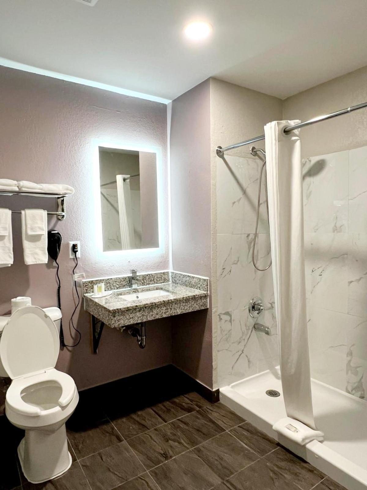 Super 8 By Wyndham Cedar Rapids Hotel Ngoại thất bức ảnh