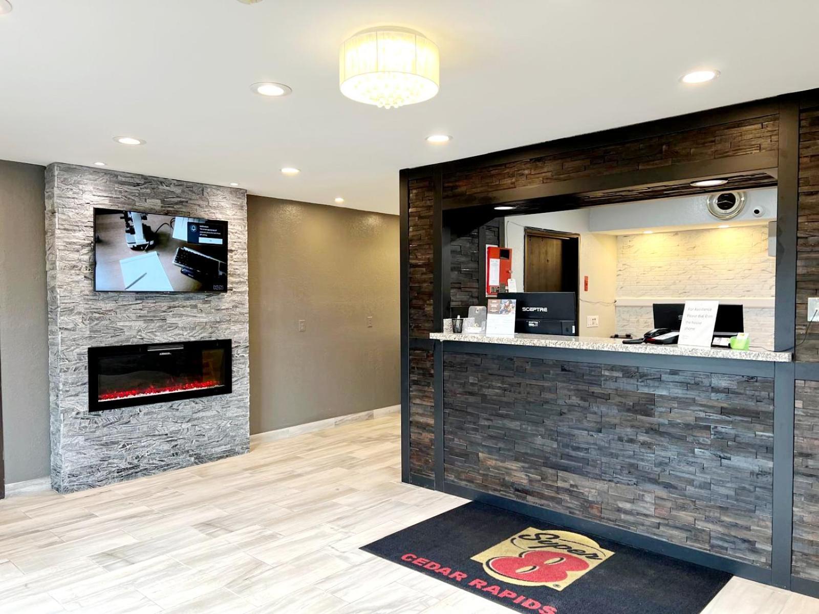 Super 8 By Wyndham Cedar Rapids Hotel Ngoại thất bức ảnh