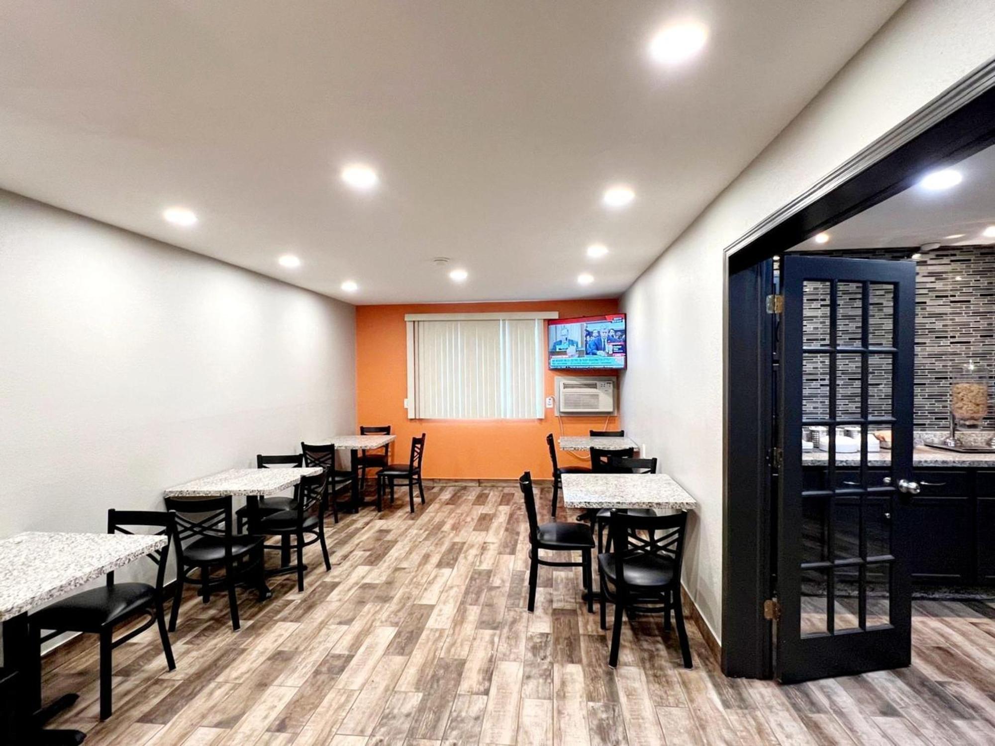 Super 8 By Wyndham Cedar Rapids Hotel Ngoại thất bức ảnh