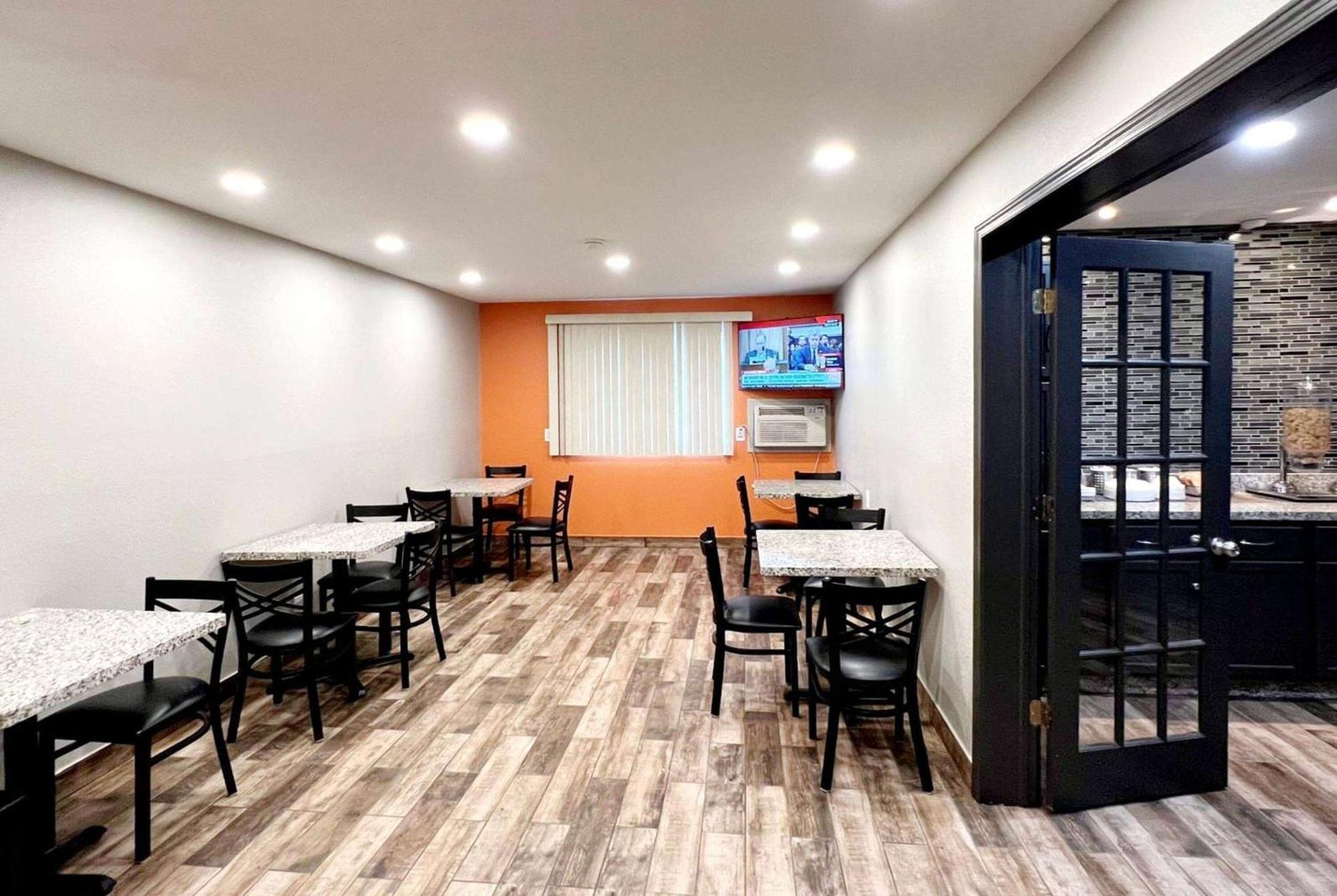 Super 8 By Wyndham Cedar Rapids Hotel Ngoại thất bức ảnh