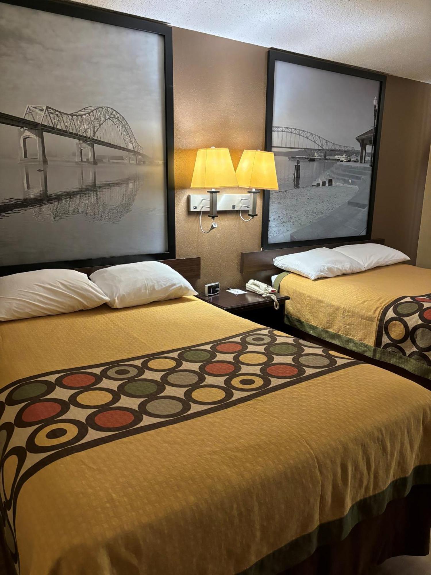 Super 8 By Wyndham Cedar Rapids Hotel Ngoại thất bức ảnh