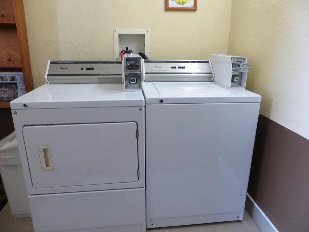Super 8 By Wyndham Cedar Rapids Hotel Ngoại thất bức ảnh