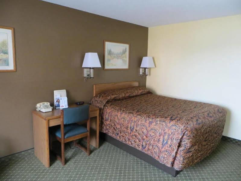 Super 8 By Wyndham Cedar Rapids Hotel Ngoại thất bức ảnh